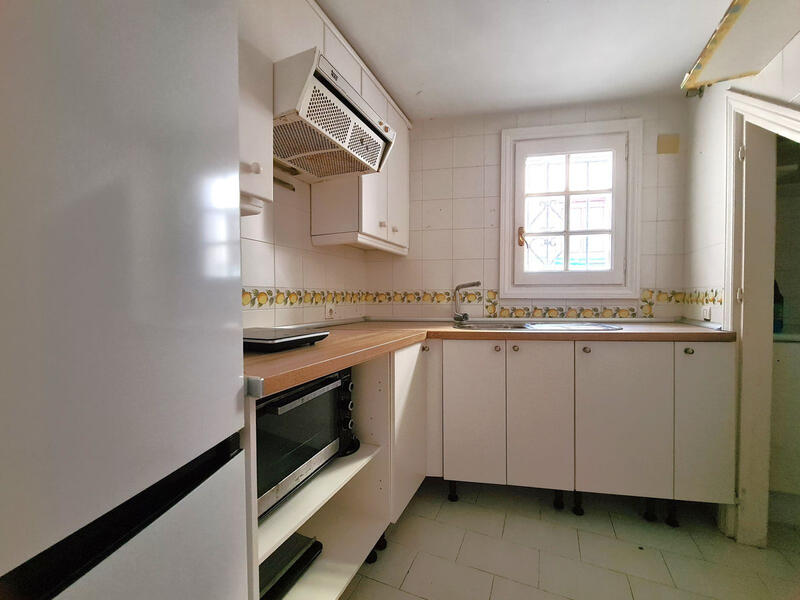 3 спальная комната городская тюрьма продается