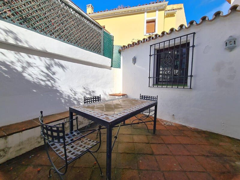 3 спальная комната городская тюрьма продается