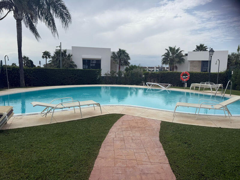 3 спальная комната городская тюрьма продается