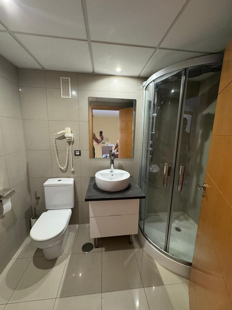 3 спальная комната городская тюрьма продается