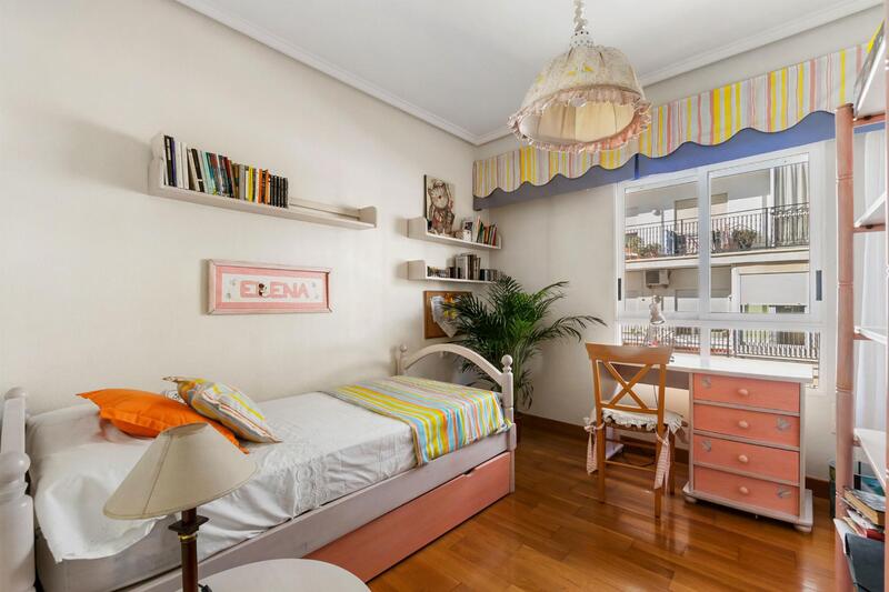 4 Schlafzimmer Appartement zu verkaufen