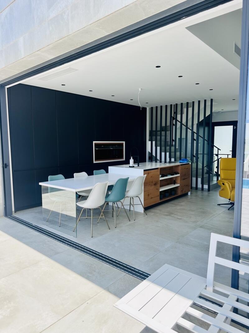 4 спальная комната вилла продается 4 спальная комната вилла продается