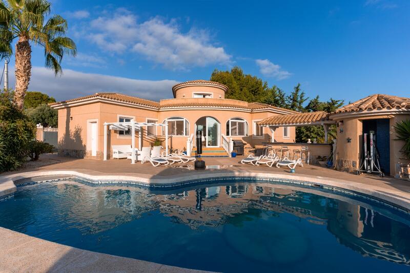 Villa en venta en Busot, Alicante