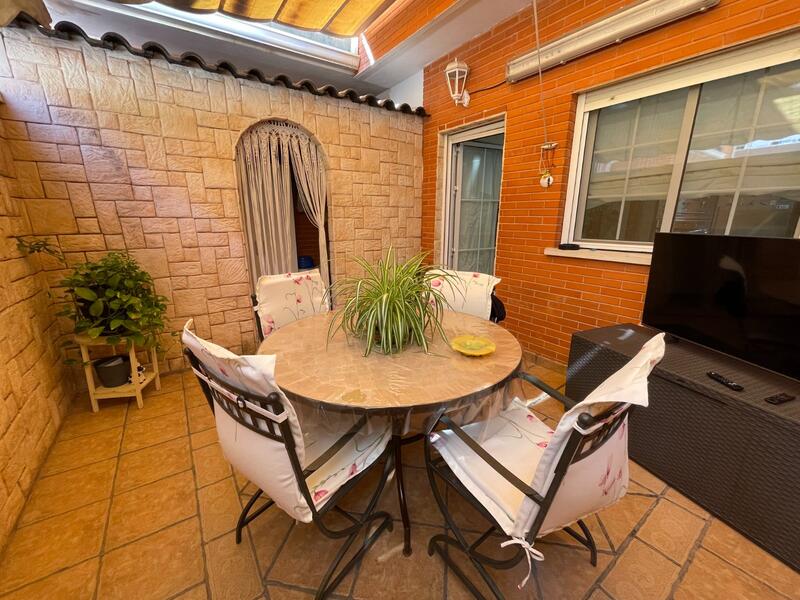 4 bedroom Townhouse for sale