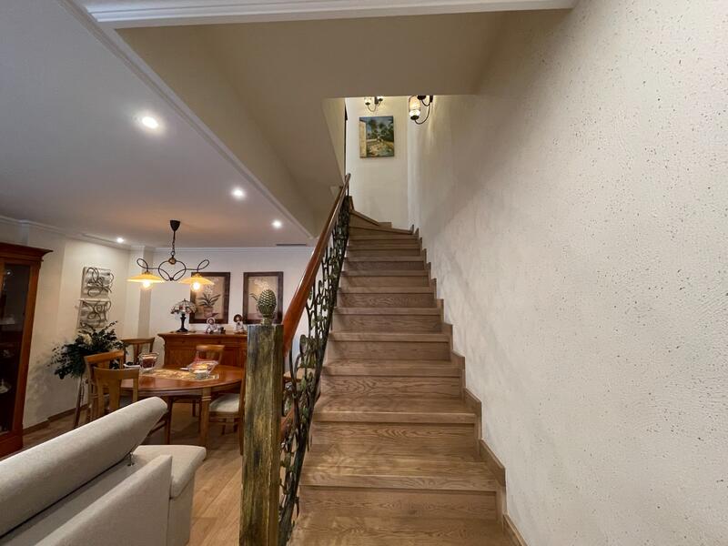 4 bedroom Townhouse for sale