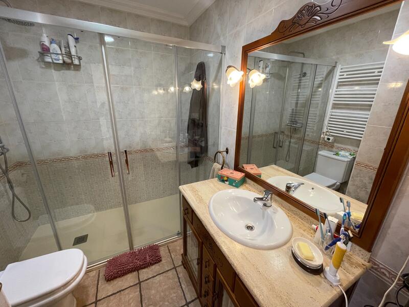 4 bedroom Townhouse for sale