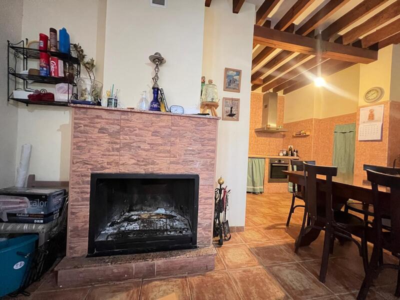 5 bedroom Townhouse for sale