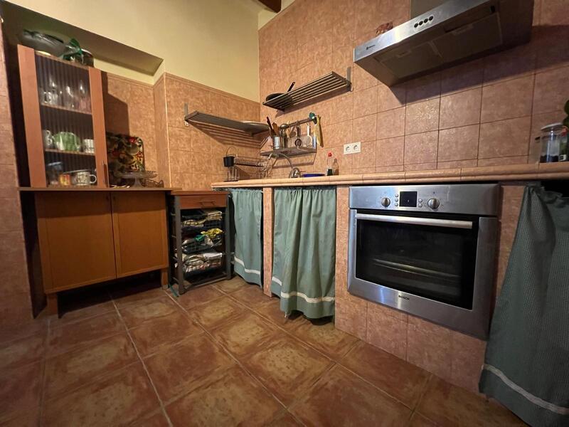 5 bedroom Townhouse for sale