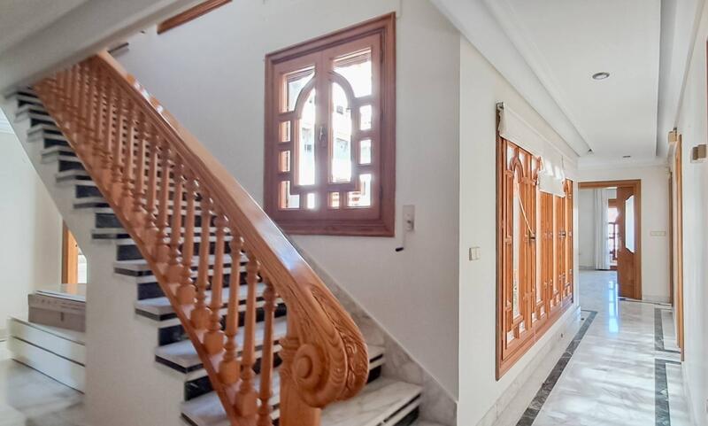 6 bedroom Apartment for sale