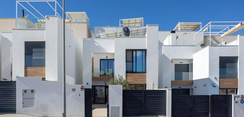 Townhouse for sale in Benijófar, Alicante