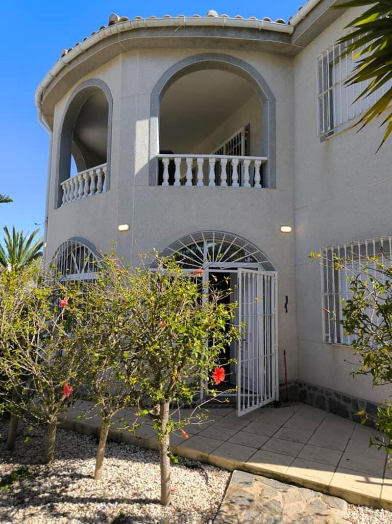 5 bedroom Villa for sale