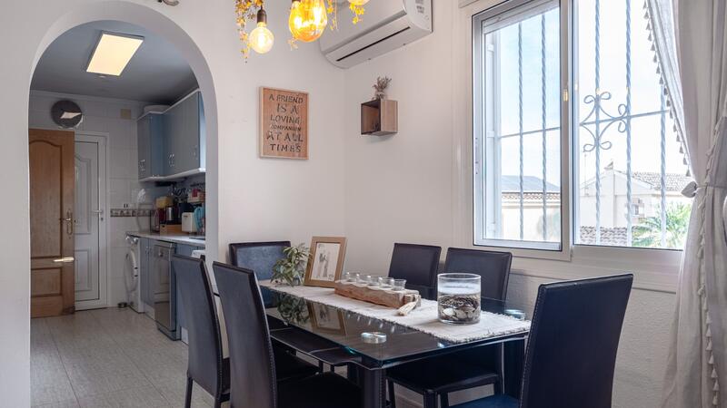 6 спальная комната вилла продается