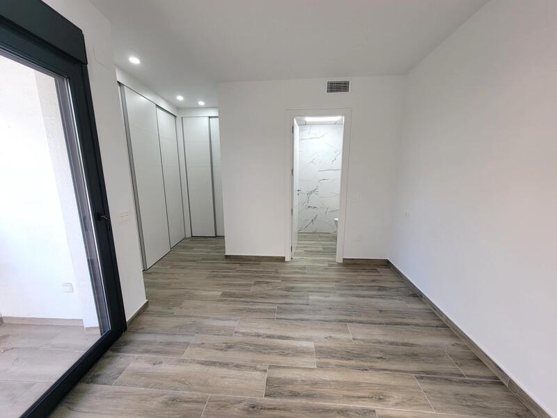 3 спальная комната квартира продается