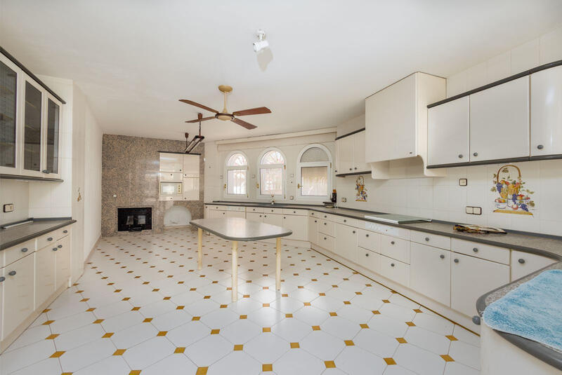 9 Cuarto Villa en venta