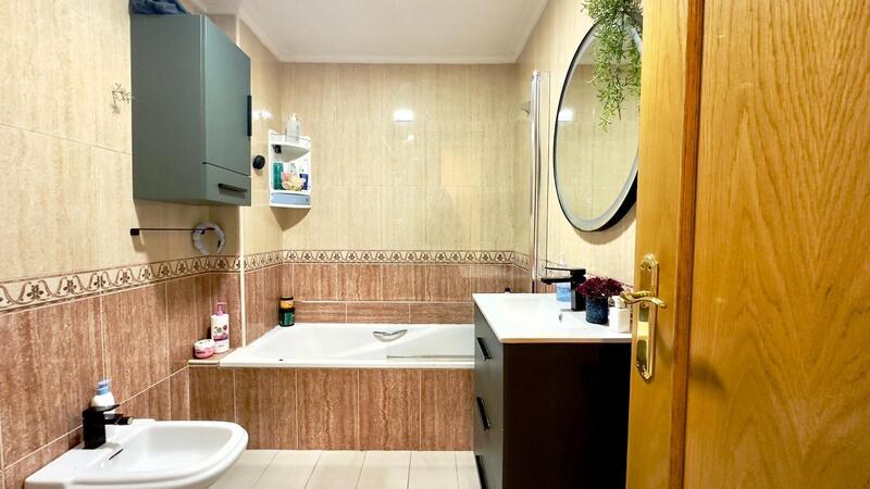 4 bedroom Apartment for sale