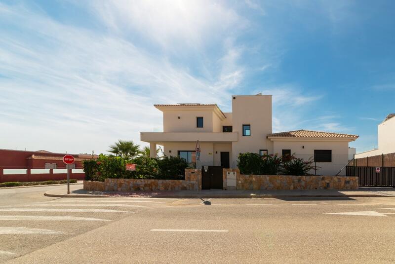Villa til salg i Los Montesinos, Alicante