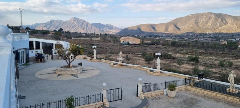 6 bedroom Villa for sale