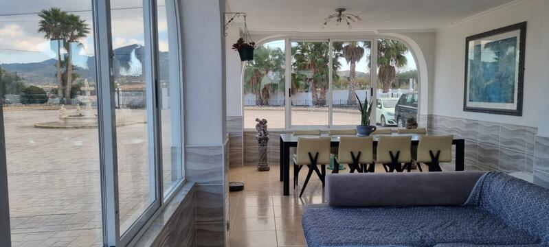 6 bedroom Villa for sale