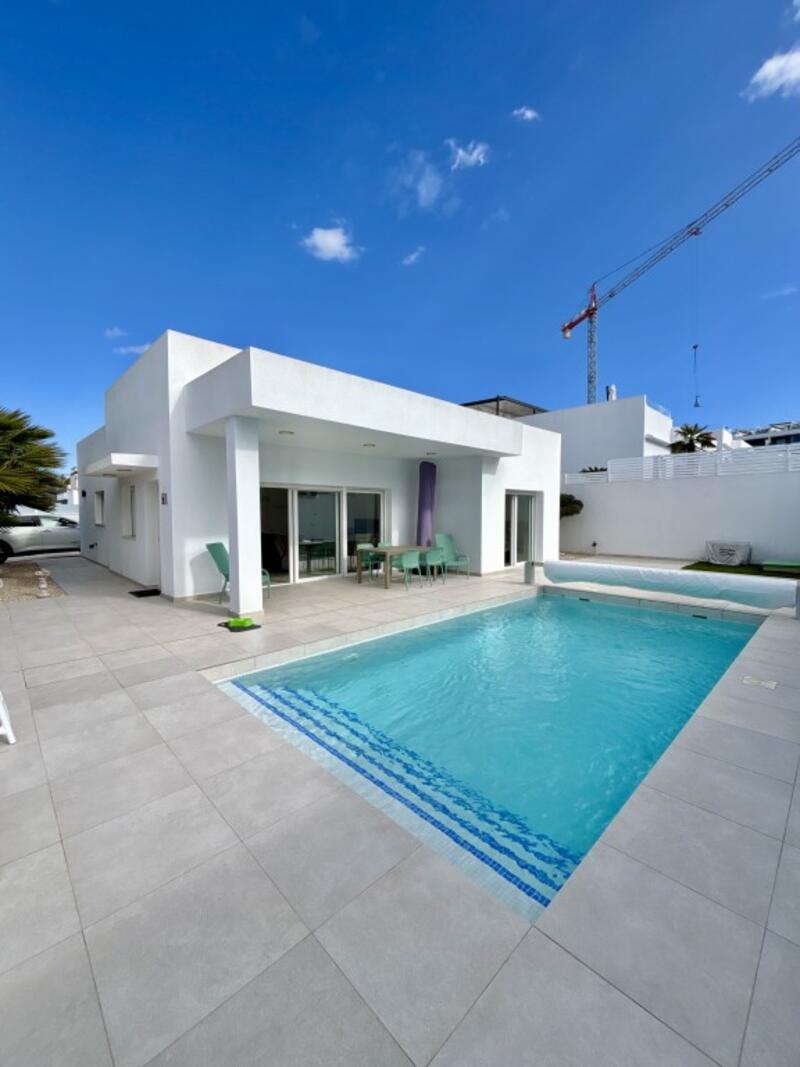 Villa en venta en Benijófar, Alicante
