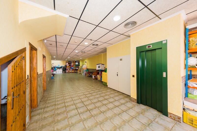 5 chambre Local Commercial à vendre