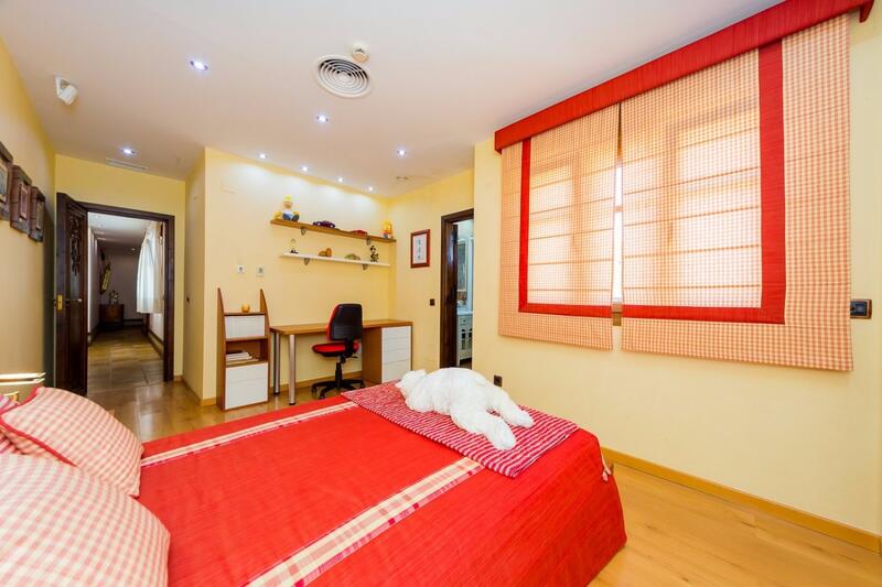 5 chambre Local Commercial à vendre