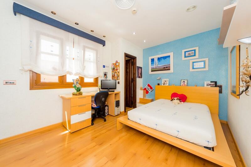 5 chambre Local Commercial à vendre