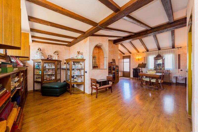 5 chambre Local Commercial à vendre