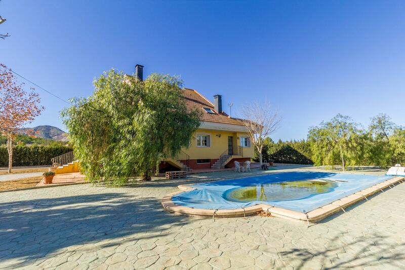 Villa for sale in Yecla, Murcia
