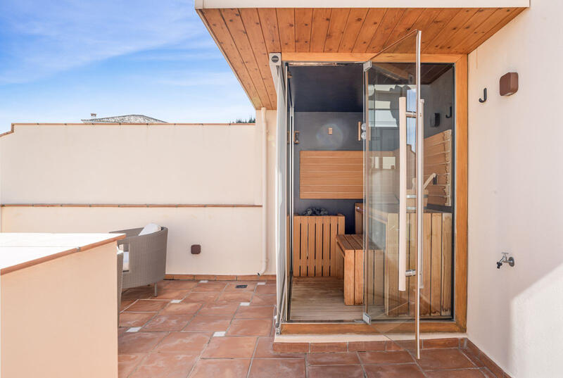 4 bedroom Apartment for sale