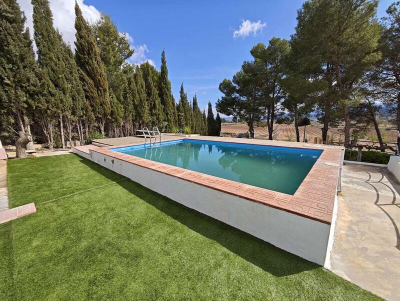 4 bedroom Townhouse for sale