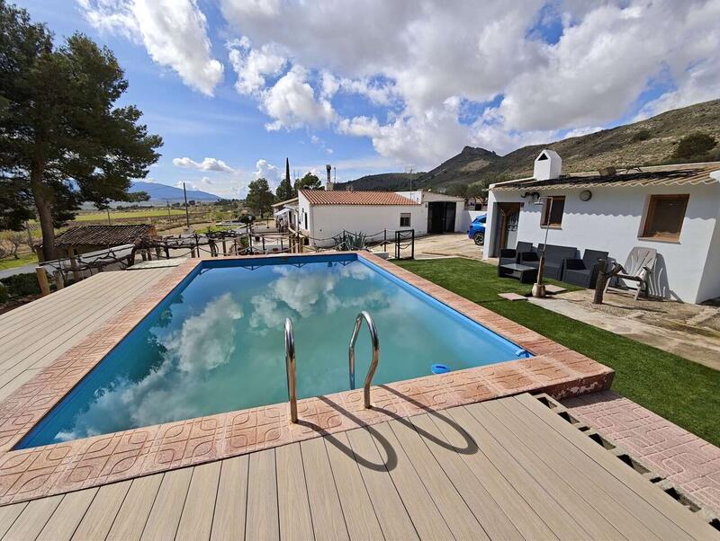 4 bedroom Townhouse for sale