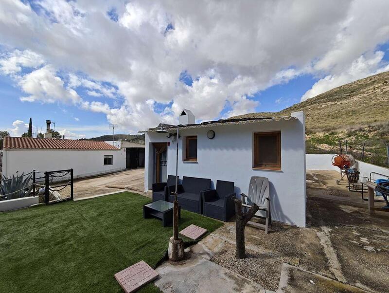 4 bedroom Townhouse for sale