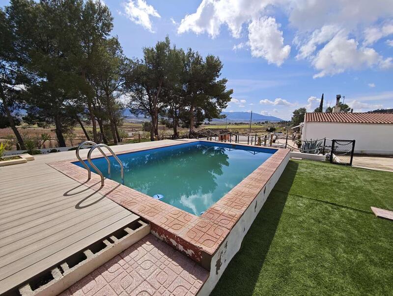 4 bedroom Townhouse for sale