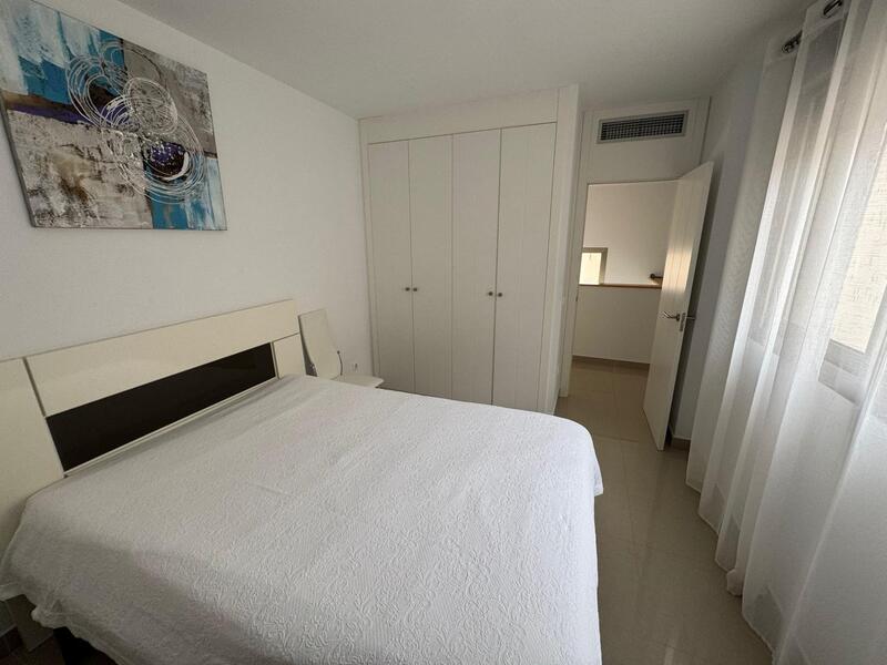 3 спальная комната городская тюрьма продается