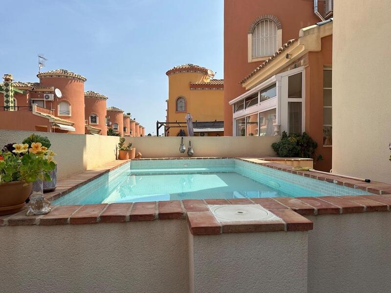 Villa til salg i Orihuela Costa, Alicante