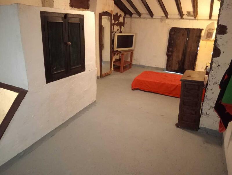 4 bedroom Townhouse for sale