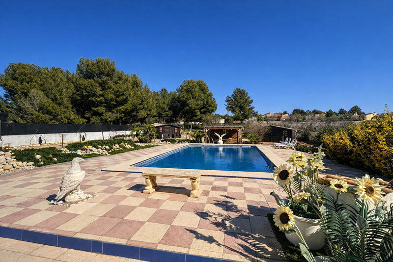 8 bedroom Villa for sale