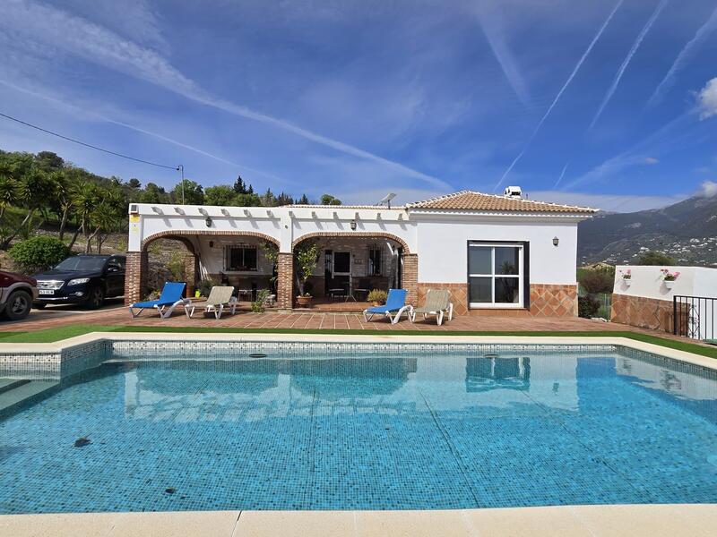 Villa til salg i Alcaucin, Málaga