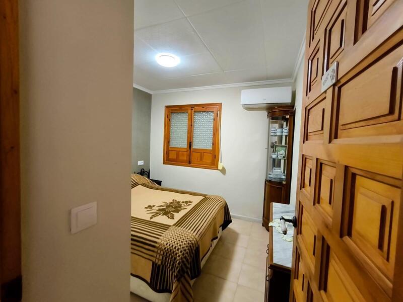 2 slaapkamer Gezinswoning Te koop