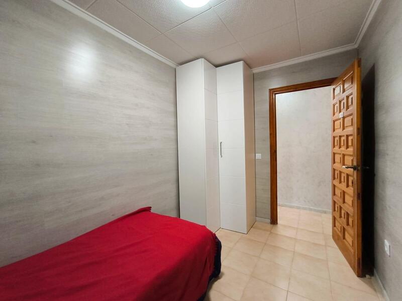 2 slaapkamer Gezinswoning Te koop