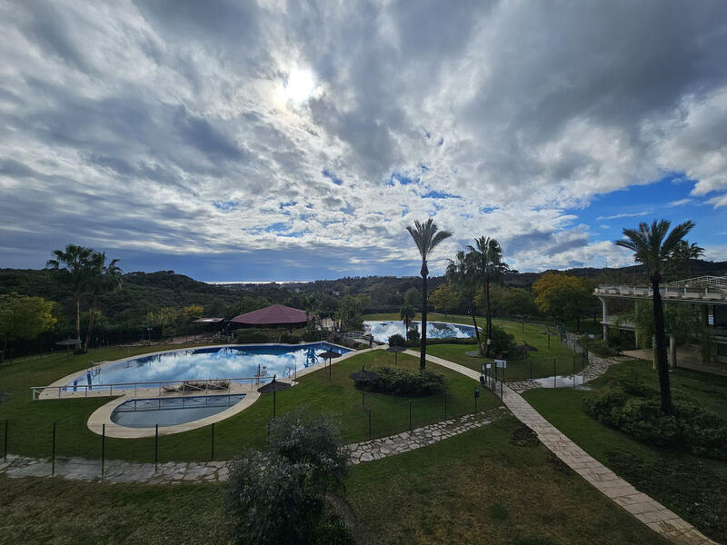 Apartamento en venta en Benahavis, Málaga