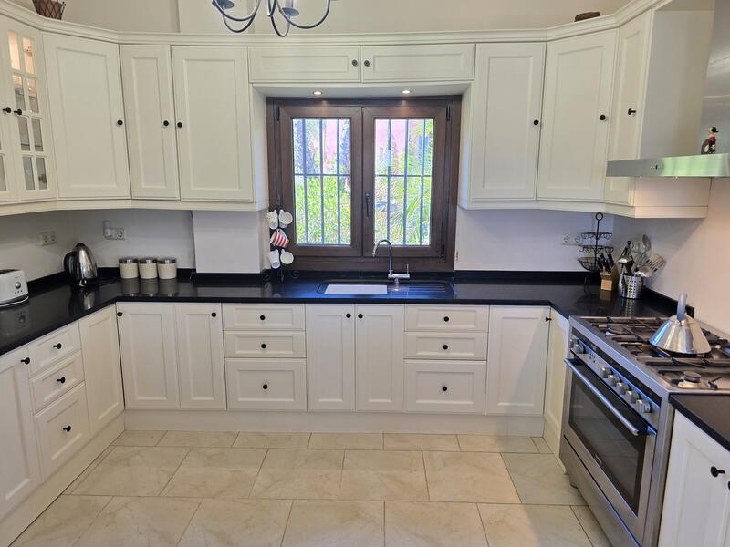 6 bedroom Villa for sale