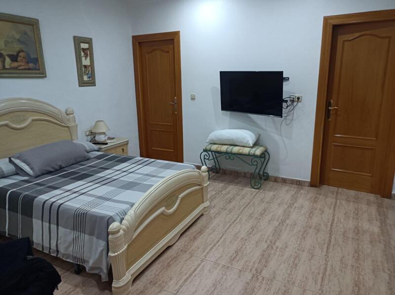 4 bedroom Townhouse for sale