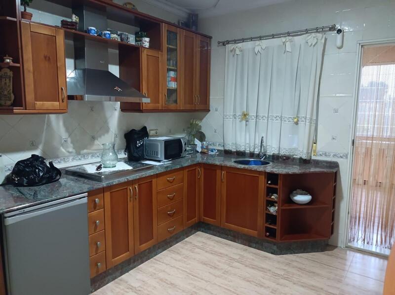 4 bedroom Townhouse for sale