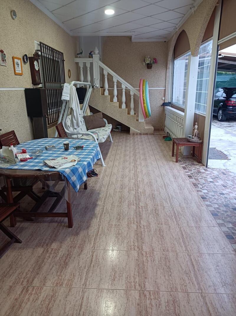 4 bedroom Townhouse for sale