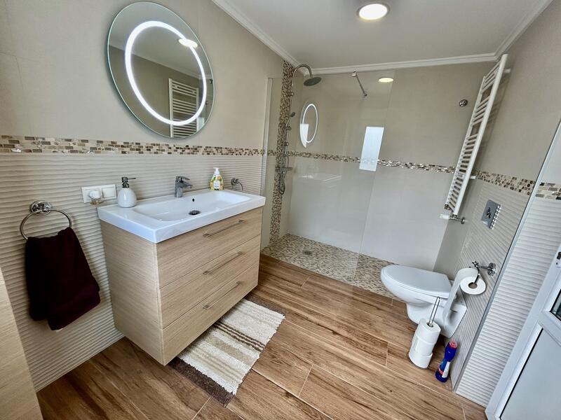 6 bedroom Villa for sale