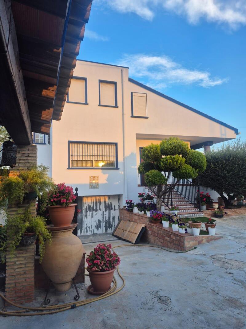 3 bedroom Country House for sale 3 bedroom Country House for sale