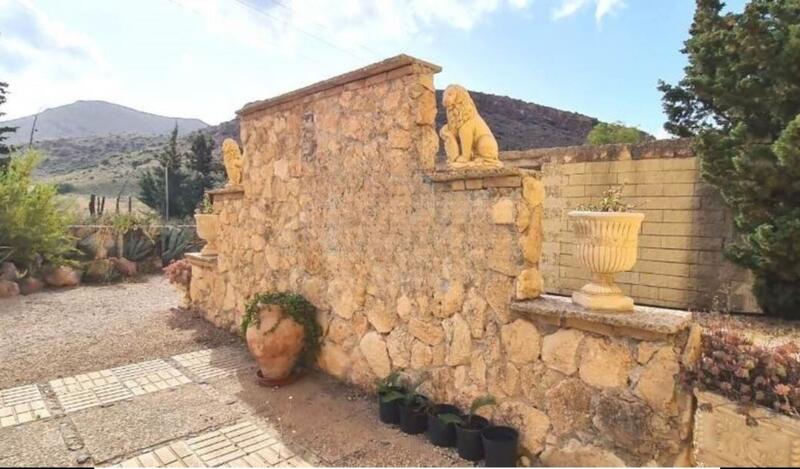 3 bedroom Country House for sale