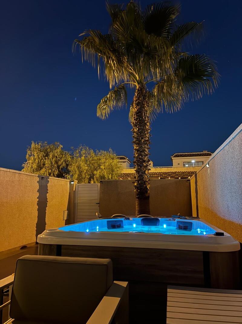 2 bedroom Townhouse for sale