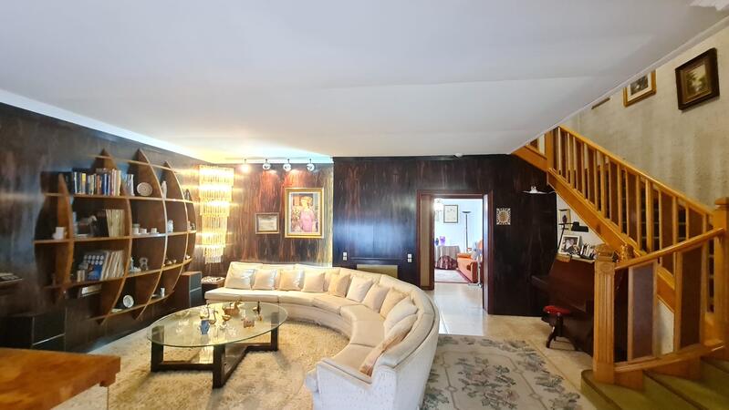 4 bedroom Townhouse for sale